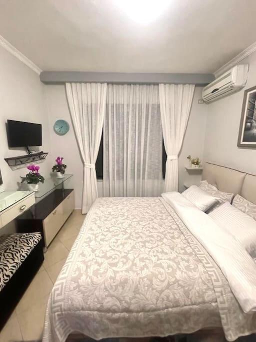 Nice Central Apartment In Tirana City Exterior photo